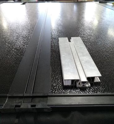 OEM निर्माता थोक एल्यूमिनियम त्रि गुना ट्रक बिस्तर कवर 10 मिनट हिल्क्स रेवो के लिए आसान स्थापना;