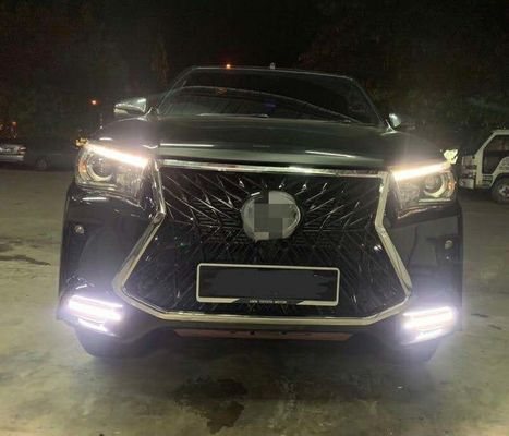 टोयोटा हिलक्स रेवो के लिए ब्लैक कार बॉडी किट लेक्सस में बदलें